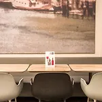 里昂中心佩拉什宜必思酒店 酒店