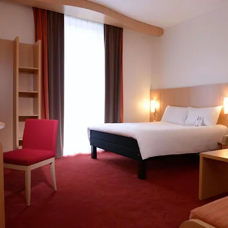 Hotel Ibis Centre Perrache 3*